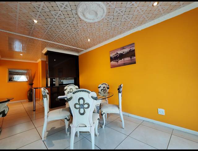6 BEDROOM HOUSE FOR SALE IN THREE RIVERS EAST